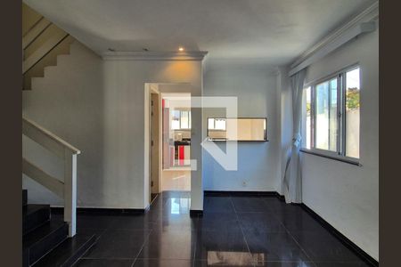 Casa de condomínio à venda com 265m², 3 quartos e 1 vagaSala