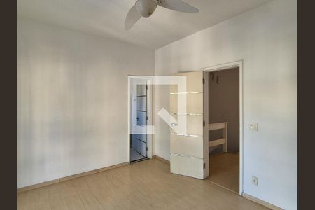 Casa de condomínio à venda com 265m², 3 quartos e 1 vagaQuarto