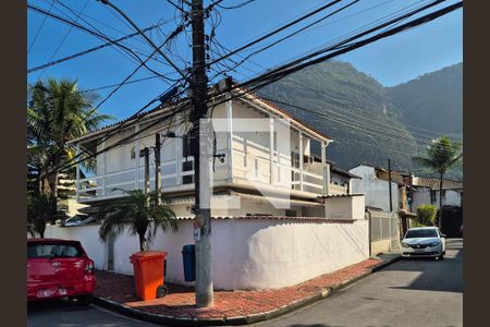 Casa de condomínio à venda com 265m², 3 quartos e 1 vagaFachada