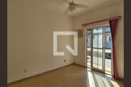 Casa de condomínio à venda com 265m², 3 quartos e 1 vagaQuarto