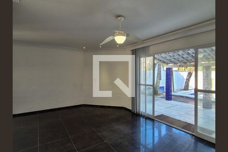 Casa de condomínio à venda com 265m², 3 quartos e 1 vagaSala