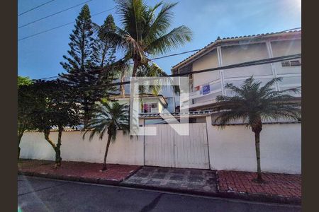 Casa de condomínio à venda com 265m², 3 quartos e 1 vagaÁrea externa