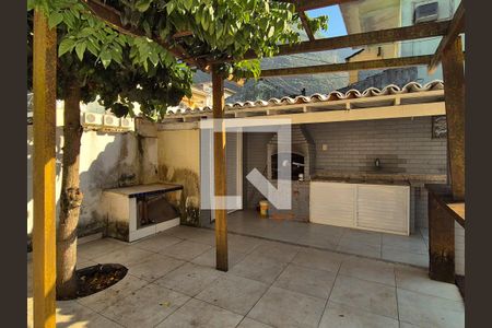 Casa de condomínio à venda com 265m², 3 quartos e 1 vagaÁrea externa