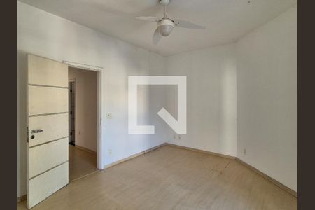 Casa de condomínio à venda com 265m², 3 quartos e 1 vagaQuarto