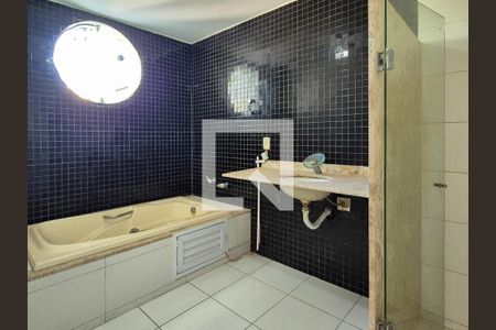 Casa de condomínio à venda com 265m², 3 quartos e 1 vagaBanheiro