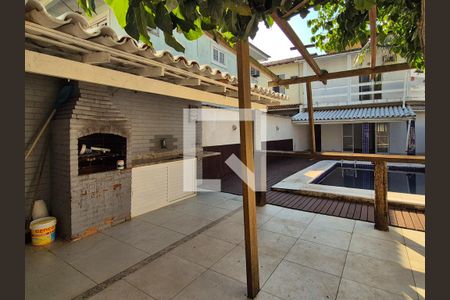 Casa de condomínio à venda com 265m², 3 quartos e 1 vagaÁrea externa