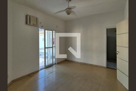 Casa de condomínio à venda com 265m², 3 quartos e 1 vagaQuarto