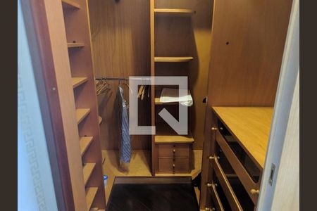 Casa à venda com 408m², 6 quartos e 4 vagasQuarto 3 - Closet