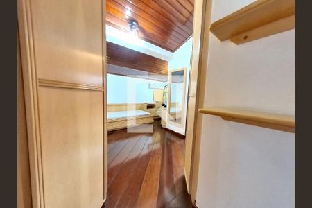 Casa à venda com 408m², 6 quartos e 4 vagasQuarto 4