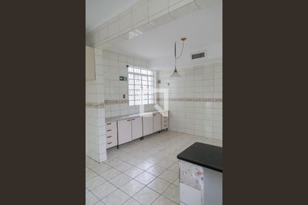 Casa à venda com 380m², 5 quartos e 6 vagas Casa à venda com 380m², 5 quartos e 6 vagasCozinha