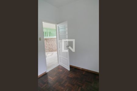 Casa à venda com 380m², 5 quartos e 6 vagas Casa à venda com 380m², 5 quartos e 6 vagasQuarto de Serviço