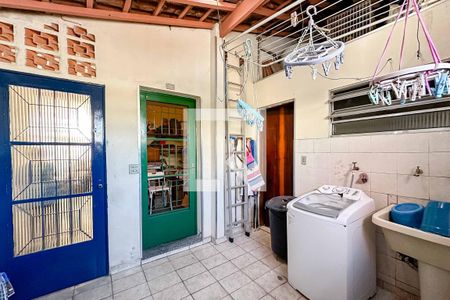 Casa à venda com 251m², 3 quartos e 4 vagas Casa à venda com 251m², 3 quartos e 4 vagasÁrea de serviço