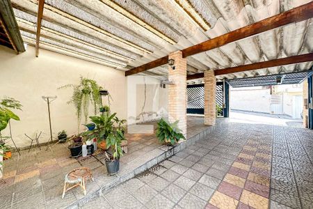 Casa à venda com 251m², 3 quartos e 4 vagas Casa à venda com 251m², 3 quartos e 4 vagasGaragem