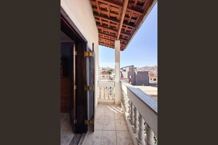 Casa à venda com 251m², 3 quartos e 4 vagas Casa à venda com 251m², 3 quartos e 4 vagasSacada