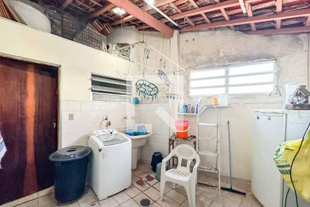 Casa à venda com 251m², 3 quartos e 4 vagas Casa à venda com 251m², 3 quartos e 4 vagasÁrea de serviço