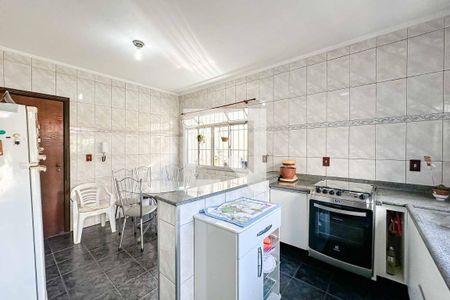 Casa à venda com 251m², 3 quartos e 4 vagas Casa à venda com 251m², 3 quartos e 4 vagasCozinha