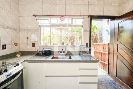 Casa à venda com 251m², 3 quartos e 4 vagas Casa à venda com 251m², 3 quartos e 4 vagasCozinha