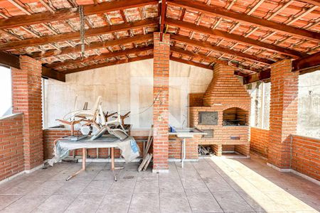 Casa à venda com 251m², 3 quartos e 4 vagas Casa à venda com 251m², 3 quartos e 4 vagasVaranda