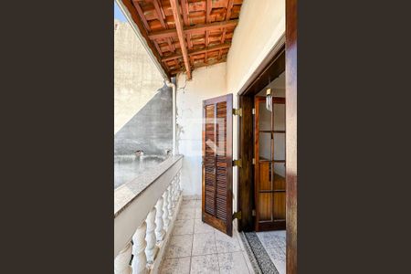 Casa à venda com 251m², 3 quartos e 4 vagas Casa à venda com 251m², 3 quartos e 4 vagasSacada