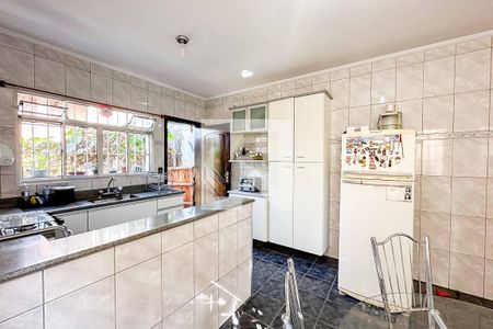 Casa à venda com 251m², 3 quartos e 4 vagas Casa à venda com 251m², 3 quartos e 4 vagasCozinha