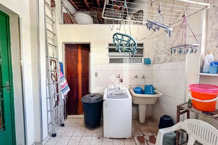 Casa à venda com 251m², 3 quartos e 4 vagas Casa à venda com 251m², 3 quartos e 4 vagasÁrea de serviço