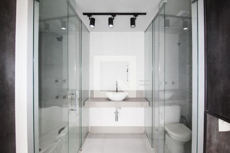 Apartamento à venda com 121m², 2 quartos e 2 vagasBanheiro da Suíte 1