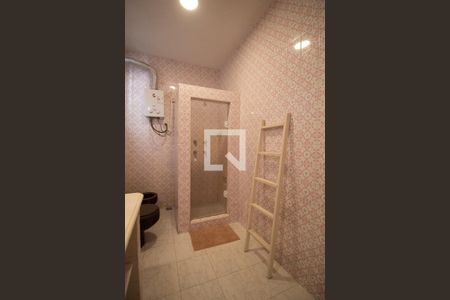 Apartamento para alugar com 94m², 2 quartos e 1 vaga Apartamento para alugar com 94m², 2 quartos e 1 vagaBanheiro social