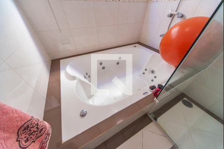 Casa à venda com 395m², 3 quartos e 4 vagasBanheiro do Quarto 1