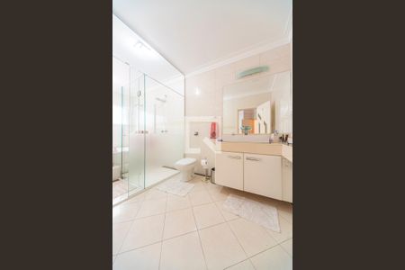 Casa à venda com 395m², 3 quartos e 4 vagasBanheiro do Quarto 1