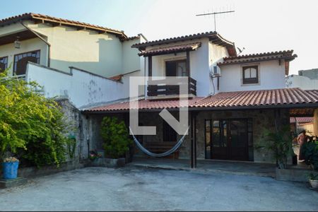 Casa de condomínio à venda com 150m², 3 quartos e 4 vagasFachada