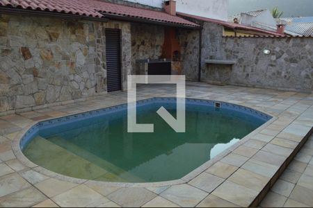Casa de condomínio à venda com 150m², 3 quartos e 4 vagasPiscina
