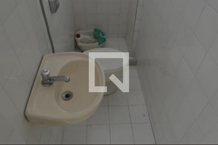 Casa de condomínio à venda com 150m², 3 quartos e 4 vagasBanheiro de serviço