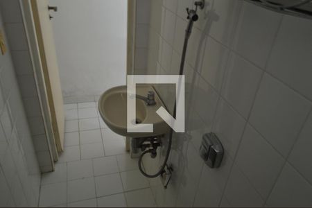 Casa de condomínio à venda com 150m², 3 quartos e 4 vagasBanheiro de serviço