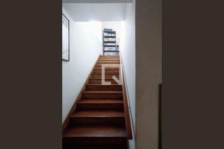 Casa à venda com 322m², 4 quartos e 3 vagasEscada