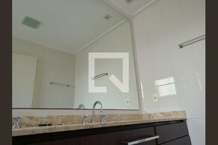 Apartamento à venda com 177m², 4 quartos e 3 vagasBanheiro Quarto 1