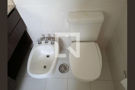 Apartamento à venda com 177m², 4 quartos e 3 vagasBanheiro Quarto 1