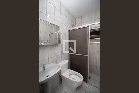 Banheiro de casa para alugar com 1 quarto, 60m² em Jardim do Tiro, São Paulo