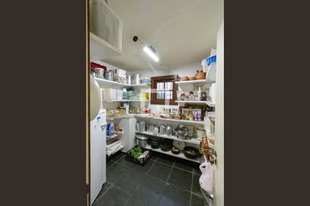 Casa para alugar com 640m², 4 quartos e 6 vagas Casa para alugar com 640m², 4 quartos e 6 vagasDespensa