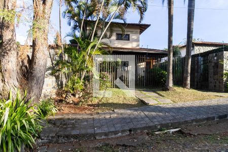 Casa para alugar com 640m², 4 quartos e 6 vagas Casa para alugar com 640m², 4 quartos e 6 vagasFachada