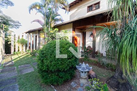 Casa para alugar com 640m², 4 quartos e 6 vagas Casa para alugar com 640m², 4 quartos e 6 vagasEntrada