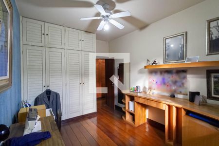 Casa para alugar com 640m², 4 quartos e 6 vagas Casa para alugar com 640m², 4 quartos e 6 vagasQuarto