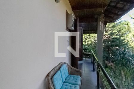 Casa para alugar com 640m², 4 quartos e 6 vagas Casa para alugar com 640m², 4 quartos e 6 vagasVaranda da semi suíte e das suítes 1 e 2