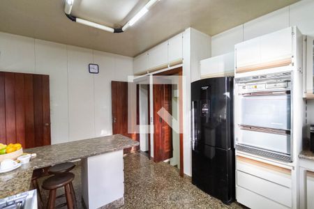 Casa para alugar com 640m², 4 quartos e 6 vagas Casa para alugar com 640m², 4 quartos e 6 vagasCozinha