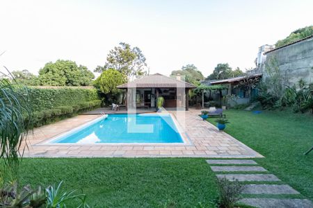 Casa para alugar com 640m², 4 quartos e 6 vagas Casa para alugar com 640m², 4 quartos e 6 vagasQuintal