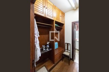 Casa para alugar com 640m², 4 quartos e 6 vagas Casa para alugar com 640m², 4 quartos e 6 vagasCloset da suíte 1