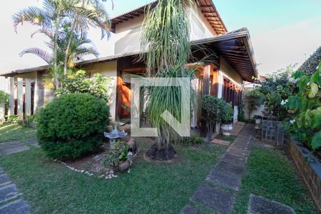 Casa para alugar com 640m², 4 quartos e 6 vagas Casa para alugar com 640m², 4 quartos e 6 vagasEntrada