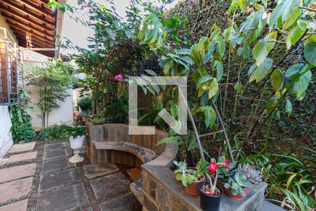 Casa para alugar com 640m², 4 quartos e 6 vagas Casa para alugar com 640m², 4 quartos e 6 vagasEntrada