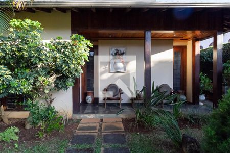 Casa para alugar com 640m², 4 quartos e 6 vagas Casa para alugar com 640m², 4 quartos e 6 vagasFachada