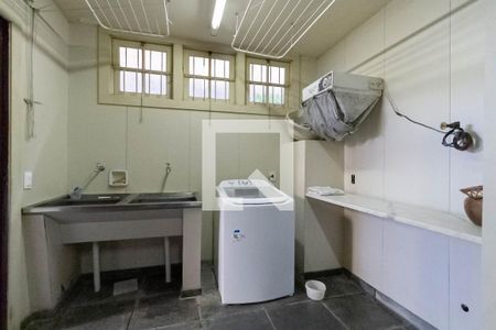 Casa para alugar com 640m², 4 quartos e 6 vagas Casa para alugar com 640m², 4 quartos e 6 vagasÁrea de serviço