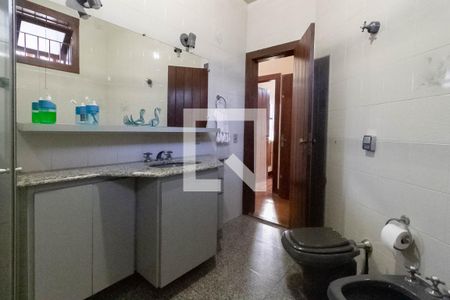 Casa para alugar com 640m², 4 quartos e 6 vagas Casa para alugar com 640m², 4 quartos e 6 vagasBanheiro social e da semi suíte
